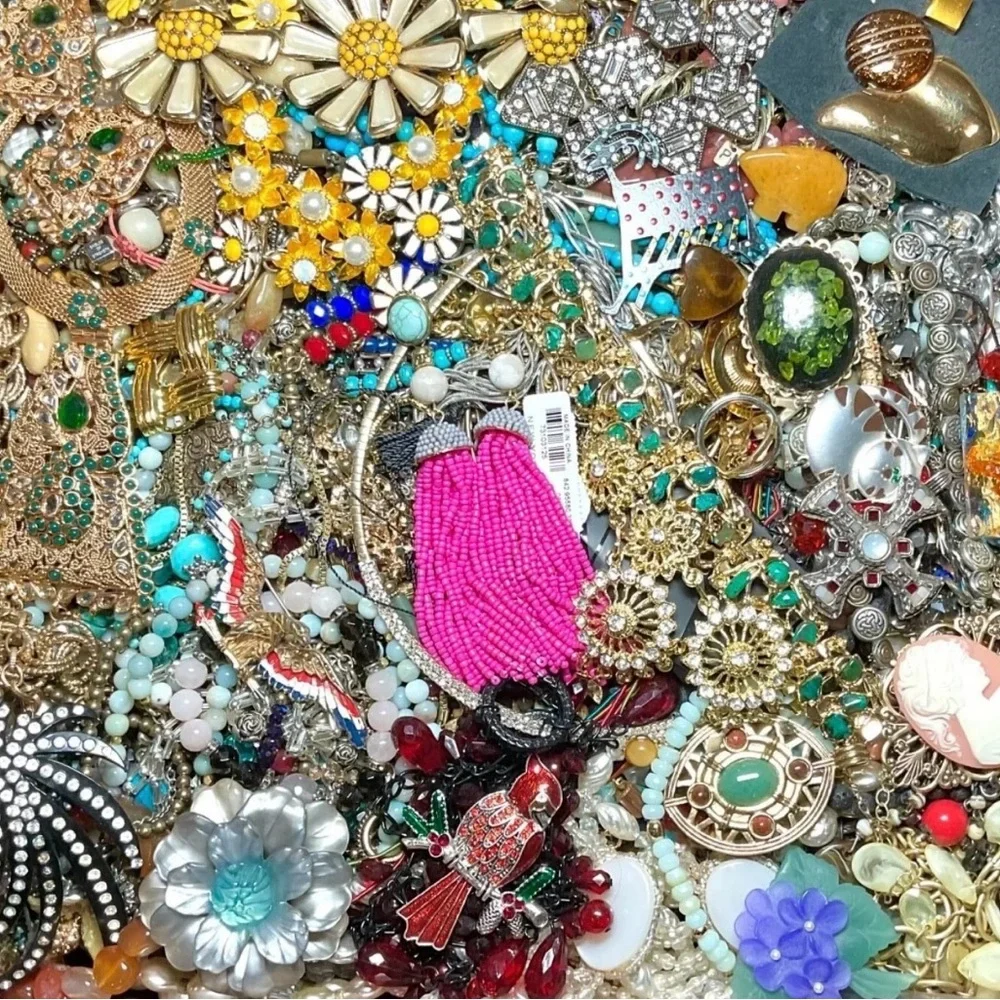 2 Pounds Unsorted Tangled Jewelry Vintage Modern Wear Junk Mystery Treasure Hunt - Picture 3 of 3
